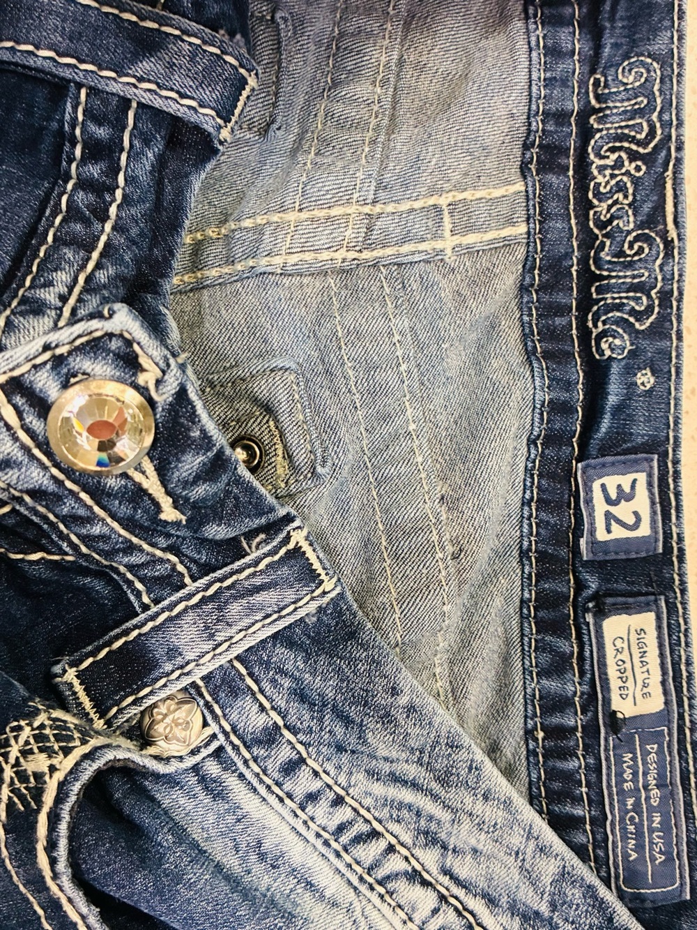 Miss Me Signature Cropped Frayed Stretch Jeans 32x25.5 EUC - Picture 10 of 12